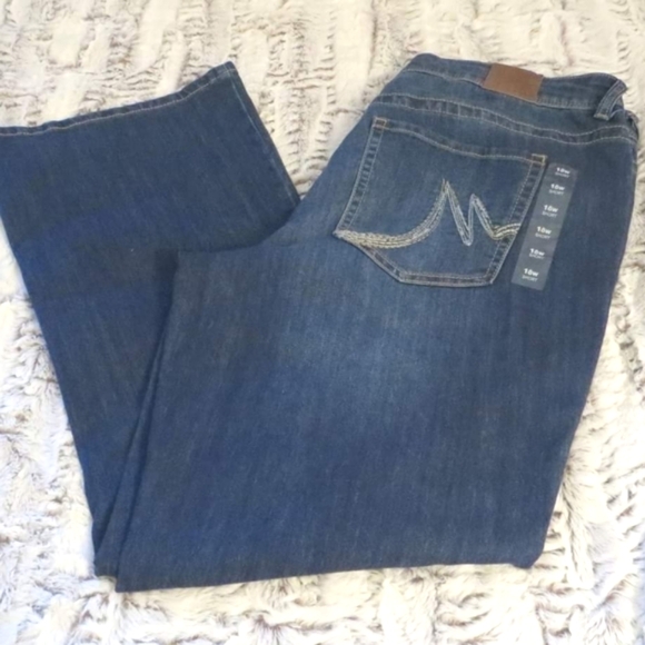 Maurices Women's Plus Mid Rise Boot Cut Jeans Medium Wash Size 18W Short New - Picture 6 of 9